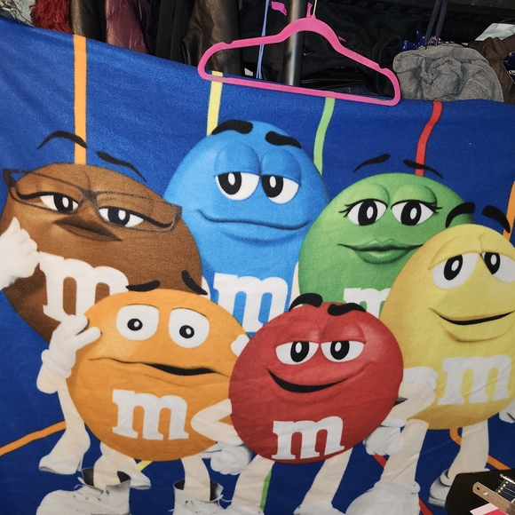 M&M's Colorful Character Blanket - Picture 3 of 6